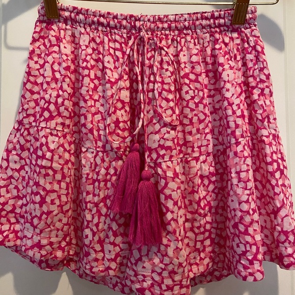 Skylar + Madison Cute Pink Flowy Shorts. Size Small - Picture 2 of 3